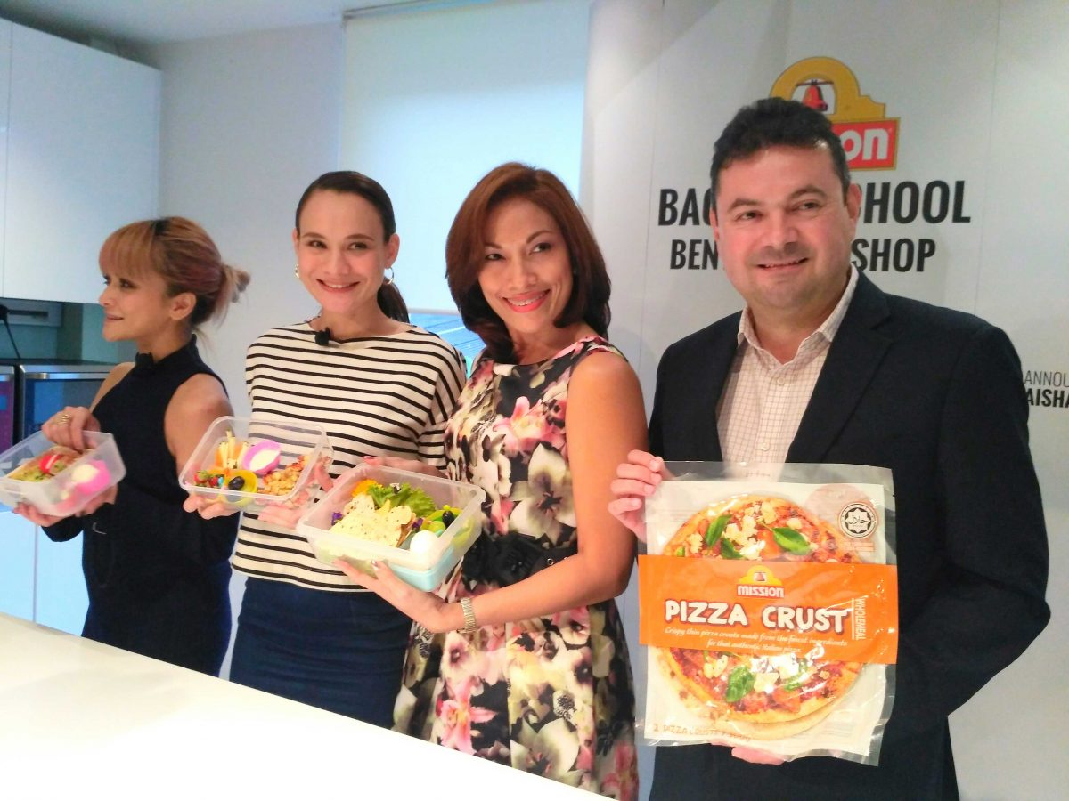 (L-R): Sazzy Falak (TV anchor and fashionpreneur), Aishah Siclair (Radio announcer & TV host), Indra Balaratnam (Consultant Dietician) and Constantino Flores (Vice President of Operations, Mission Foods Asia)