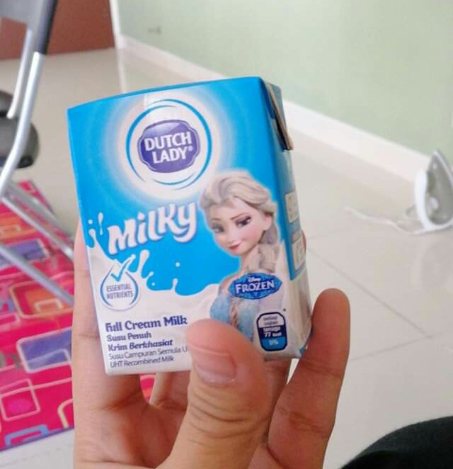 Air kotak susu dutch lady