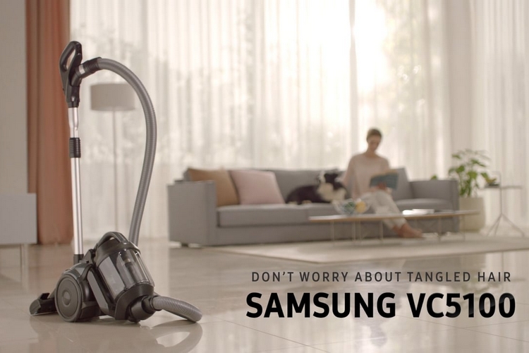 The Hair Battle Is Over Thanks To Samsung VC5100​ ​Canister​ ​with​ ​CycloneForce​ ​with​ ​Anti-Tangle​ ​Turbine