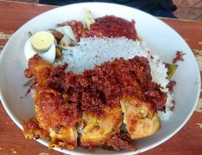 Famed Malaysian Food - nasi lemak ayam berempah
