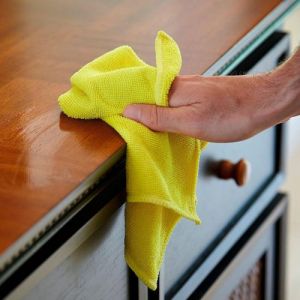 Quickly and effectively eliminates dust using Scotch-Brite™ Dusting Cloth