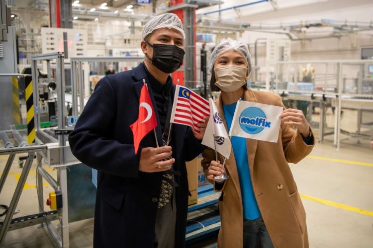 (From left to right) Awal Ashaari and Scha Alyahya, Malaysian celebrity couple, visited Molfix’s manufacturing facility in Turkey.