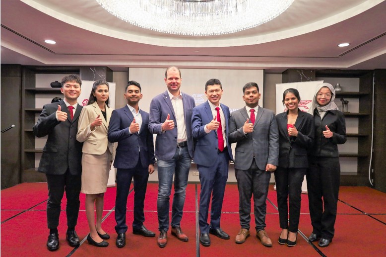 Generali Malaysia has announced its first batch of scholarship recipients during the Generali Malaysia Volare Scholarship Programme award ceremony. The scholars are seen here with Fabrice Benard, Chief Executive Officer of Generali Insurance Malaysia Berhad and Country Head for Generali Entities in Malaysia (4th from left), and Alexander Teoh, Chief People Officer (5th from left).