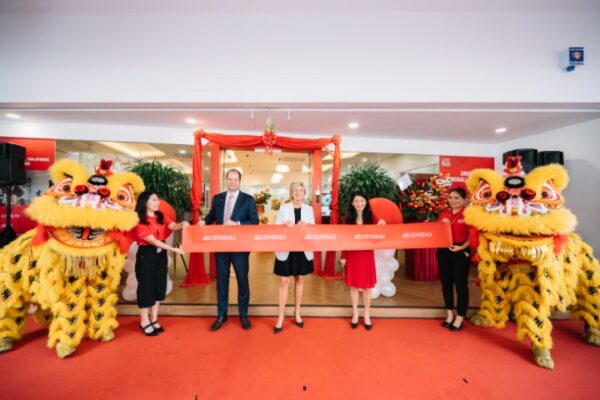 Generali Malaysia announced today the launch of its first model branch located at Pusat Komersial Saujana, Seremban 2 Heights. L-R: 1. Mr. Fabrice Benard, CEO of Generali Insurance Malaysia Berhad & Country Head for Generali entities in Malaysia 2. Ms. Isabelle Conner, Chief Marketing Officer of Generali Group 3. Ms. Rebecca Tan, CEO of Generali Life Insurance Malaysia Berhad