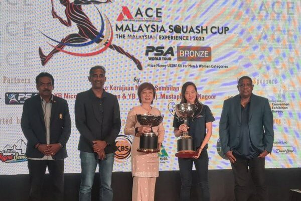 Andrew Muthu, Committee of Squash Racquets Association Malaysian, Jadish Kumar, Promoter of Ace Sports Management, YB Nicole Tan, STATE EXCO of Negeri Sembilan Tourism, Low Wee Wern, Malaysia Pro-Female Squash Player, and Chandaran Munusamy, CEO of Ace Sports Management.