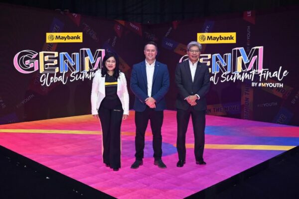 L-R: Group Chief Human Capital Officer of Maybank, Datuk Dr. Nora Manaf; Football Legend, Michael Owen and Group President and CEO of Maybank Group, Datuk Khairussaleh Ramli