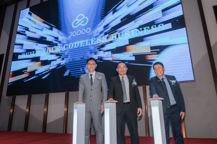 From left Mr Eric Xu, Dr Norjayadi and Mr Wel Kam during the official launch of Jodoo