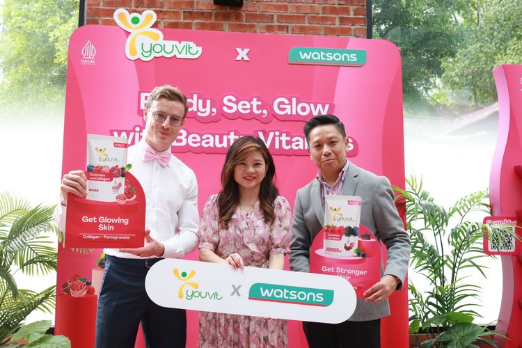 From left to right: Maarten Vrouenraets, Cofounder Chief Operating Officer, Caryn Loh, Managing Director Watsons Malaysia, Sam Wong, General Manager of Vast Diversified