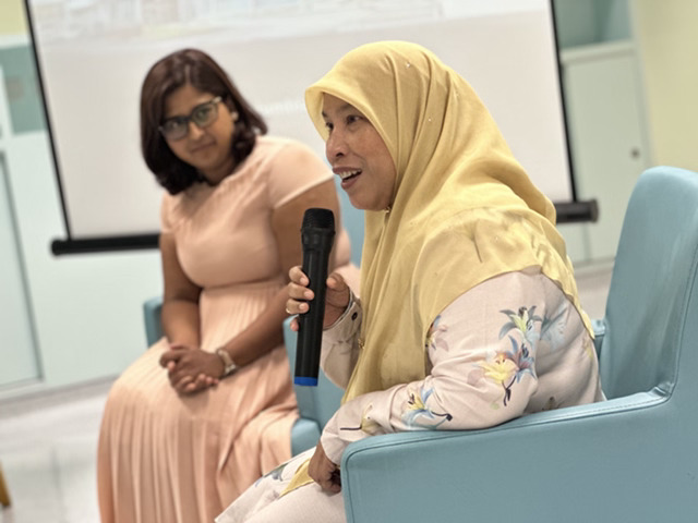 Sembang Survivor participant Puan Norhaisnah Naian sharing her cancer experience with CAHBR Dr Hema Darshinee Johnson and the audience