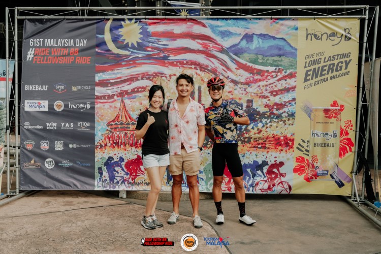 The Bike Baju Team_ fr (L) Yahui Tan,Yim Wai Hong and Yim Wai Soon, Managing Director