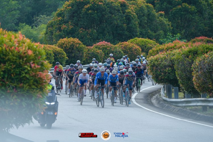 The Terengganu Cycling Team leads the cyclists