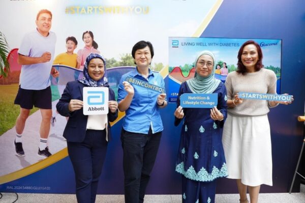 (L to R) Dr. Nina Mazera Mohd Said, Abbott’s Nutrition Medical Director in Malaysia; Ainaa Munirah Pang, Glucerna Lifestyle Change Program (GLCP) participant; Dr. Zanariah Hussein, Head of the Endocrine Unit at Putrajaya Hospital and Indra Balaratnam, Consultant Dietitian advocating diabetes education at the launch of the Glucerna #StartsWithYou campaign launch.