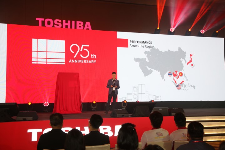 Steven Yang proudly unveils the latest innovation Toshiba NaturePURE Series 820L Refrigerator