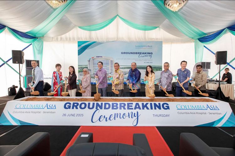 (from left) Dr. Lee, YB Nicole, Ms Alice, Dato’ Tengku Zamrah, Dr. Chan, Dato’ Seri Utama Aminuddin, Dato’ Mohd Zafir, Ms. Lee, Dato’ Masri, Tuan Cha and Dr. Anthony