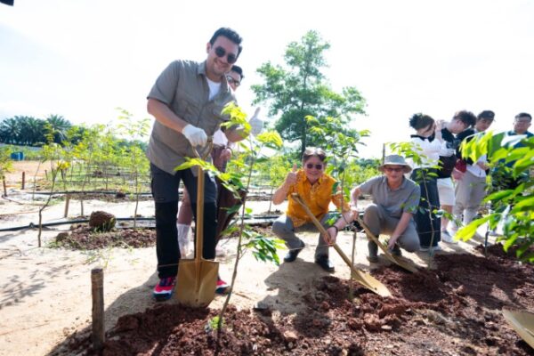 YM Tunku Mohamed Alauddin Tunku Naquiyuddin, one of Agartana’s first 100 customers, planting his agarwood tree in support of Agartana’s wellness vision.