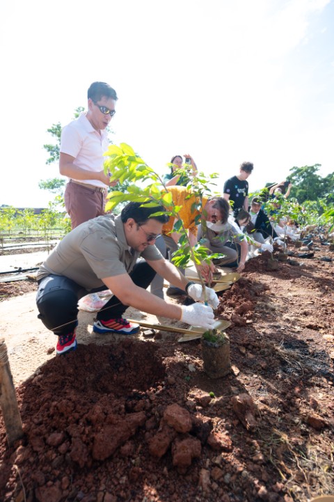 YM Tunku Mohamed Alauddin Tunku Naquiyuddin, one of Agartana’s first 100 customers, planting his agarwood tree in support of Agartana’s wellness vision.