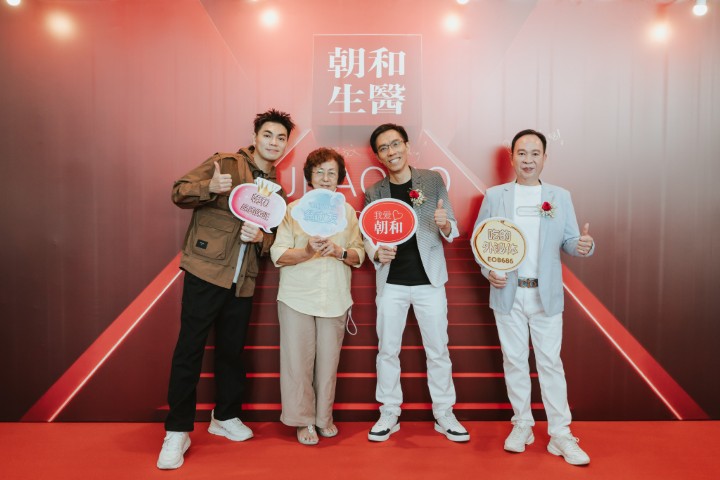 Chang Shuo Wen, Ben Lee with KOL duo Alvin & his grandma at the launch